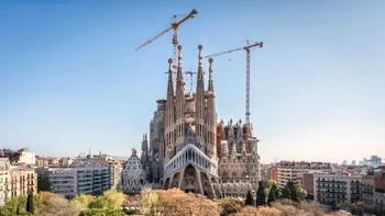 Cât a costat construcția catedralei Sagrada Familia și cine plătește lucrările. De ce inaugurarea turnului principal de către Papa Leon este un moment istoric pentru Biserica Catolică