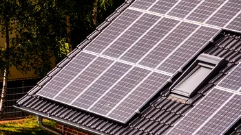 Cât costă să devii independent energetic în 2026. În câți ani îți scoți banii pe panouri fotovoltaice și ce opțiuni de finanțare au românii