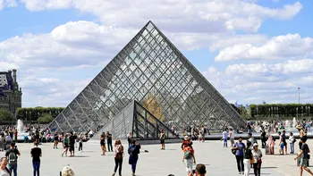 Cum eşti furat în Paris fără îţi dai seama, hoţii au fost filmaţi. 