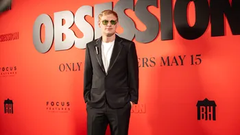 După succesul uriaș al „Obsession”, regizorul Curry Barker primește un contract de milioane pentru următorul film horror