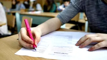 Evaluarea Națională 2026 începe astăzi. Elevii de clasa a VIII-a susțin prima probă scrisă la Limba română