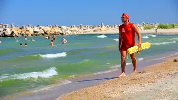 Greşeala care l-a costat viaţa pe turistul neamţ care a venit în vacanţă pe litoralul românesc. Avertismentul specialiştilor pentru cei care ajung la mare zilele acestea