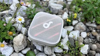 Gadgeturile care îți pot salva vacanța la munte sau la mare. Power bank-uri, căști și boxe care schimbă complet o ieșire în natură, ce recomandă Anker pentru vara aceasta