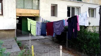 Orașele din România în care poți primi amenzi de până la 2.000 de lei dacă îți usuci rufele la exteriorul clădirii