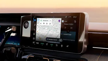 Renault aduce Gemini în mașini: asistentul AI de la Google va controla funcțiile mașinii prin comenzi naturale