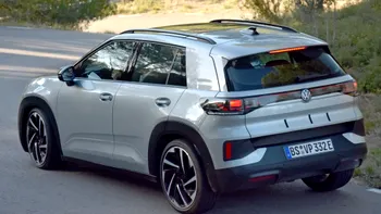 Ce mașini cumpără românii în 2026 - radiografia pieței auto de la noi între electrice chinezești, Dacia și autoturisme Volkswagen second-hand