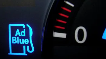 AdBlue cristalizat pe capac sau sub mașină: ce înseamnă și cum previi o reparație scumpă