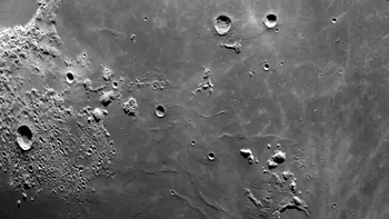 Meteoritul lunar care a fost lovit de trei ori înainte să ajungă pe Pământ. Roca rară ascunde o poveste veche de miliarde de ani