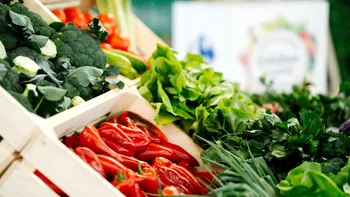 Carrefour oprește importurile pentru roșii, cireșe și legume de sezon. Ce găsești acum pe rafturi, direct de la fermierii români