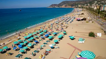 Reguli noi pentru turiști pe unele plaje din Antalya, din 5 iunie. Amenzi pentru cei care încalcă interdicția