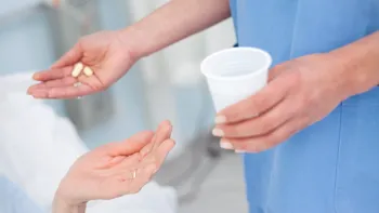 Câți ani trebuie să lucrezi ca asistent medical pentru o pensie cât mai mare. Regula pe care mulți o află prea târziu