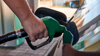 Cât costă un plin după ultima ieftinire a carburanților. Prețurile din București, Cluj, Iași și Constanța