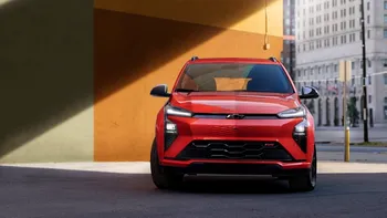 Chevrolet Bolt revine cu stocuri uriașe în showroom-uri. De ce GM pare să pregătească ultima mare ofensivă pentru mașina electrică ieftină