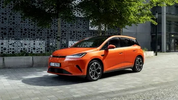 BYD aduce în Europa hatchback-ul care merge 105 km electric și peste 1.000 km cu rezervorul plin