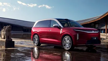 BYD atacă Audi și BMW chiar de la ele de acasă. Chinezii deschid la Milano centrul care va desena viitoarele mașini Denza