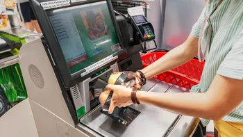 Casele self-check-out, gaură în bugetul magazinelor. Cum ajung clienții să plătească mai puțin pentru cumpărături
