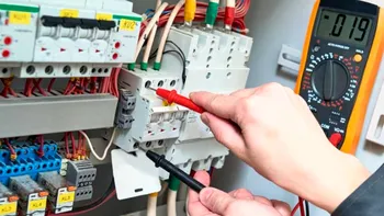 Câți ani trebuie să lucrezi ca electrician sau instalator pentru pensie completă. Ce beneficii ai dacă ai lucrat în condiții deosebite