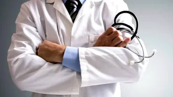 Câți bani ar putea pierde unii medici și asistenți după noua lege a salarizării. Exemplul unui medic cu 39 de ani vechime