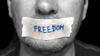 Ce este libertatea de exprimare şi când poţi fi sancţionat, conform legii. Ţi se poate deschide chiar şi dosar penal dacă nu eşti atent