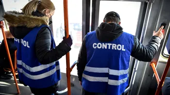 Ce se întâmplă dacă refuzi să arăţi biletul sau abonamentul controlorilor STB. Legea de care puţini au habar