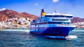 Cum ajungi din Lefkada în Kefalonia fără să ocolești. Ferry-ul care te duce direct în una dintre cele mai frumoase stațiuni ale insulei. Cât durează traversarea