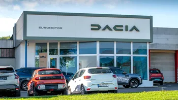 Dacia avertizează că industria auto din România are nevoie urgentă de stabilitate. Ce a discutat șeful companiei cu Ilie Bolojan