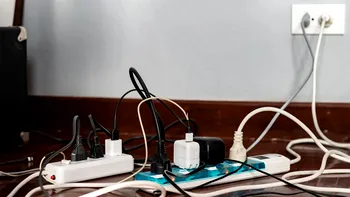 Electrocasnicele care trebuie oprite sau scoase din priză când este furtuna afară. Aşa nu rişti să se ardă