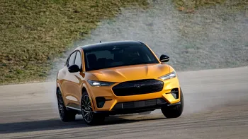 Ford recheamă aproape 43.000 de Mustang Mach-E. Defectul poate opri mașina în mers sau o poate deplasa din poziția Park
