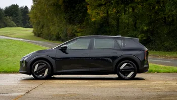 Kia EV4 primește tracțiune integrală și 560 km autonomie: electrica europeană care atacă direct Tesla
