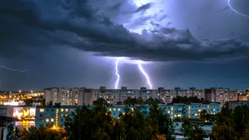 Noi furtuni sunt anunţate în Bucureşti, miercuri. Meteorologii spun că nu am scăpat de vremea rea