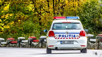 Poți depăși o mașină de Poliție care circulă încet? Ce spune Codul Rutier