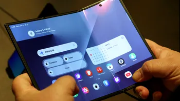 Samsung pregătește telefonul care ar putea face uitate modelele pliabile. Brevetul apare chiar înaintea lansării iPhone Fold