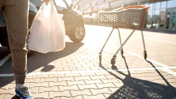 Sancțiune controversată după o vizită la supermarket. Totul a pornit de la o frunză uitată într-un cărucior
