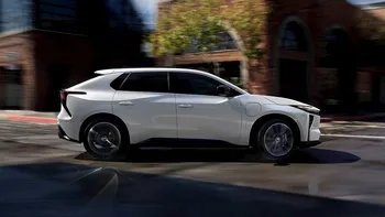 Toyota are, în sfârșit, o electrică pe care americanii chiar o cumpără. SUV-ul bZ depășește Land Cruiser