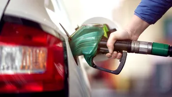 Vin noi scumpiri la pompă. Experții avertizează asupra unei posibile crize a carburanților