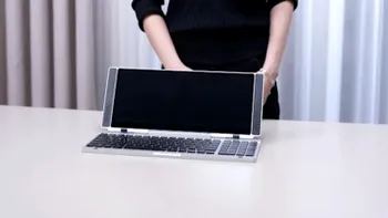 Laptopul cu ecran ultrawide revine într-o formă neașteptată. Dispozitivul care ascunde un display 4K într-o tastatură a strâns sute de mii de dolari