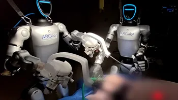 VIDEO | Un robot umanoid a făcut prima operație chirurgicală din lume. Tehnologia care poate duce chirurgia în zone izolate, pe front sau în spațiu