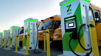 Autobuzele electrice au salvat rețeaua în timpul caniculei. Cum au devenit bateriile lor centrale mobile și ce poate învăța România