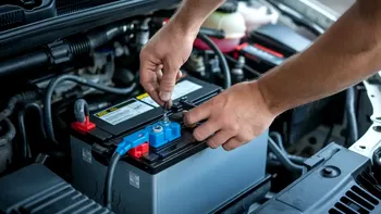 Baterie nouă care se descarcă rapid: codare, consumatori ascunși sau alternator defect