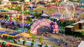 Cât costă o zi la NIBIRU Costinești. Cât plătesc turiștii pentru festivalurile anunțate de Selly și ce surprize îi așteaptă