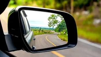 Oglindă electrică blocată: motor, mecanism înghețat sau comandă defectă