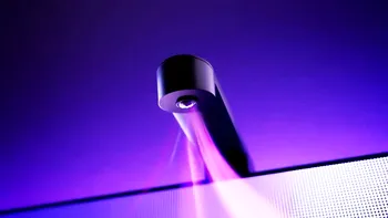 Philips Hue pregătește o cameră care pune Ambilight pe orice televizor, fără cutia HDMI scumpă