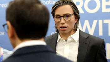 Profesorul-robot intră în clasă. O școală din New York testează un umanoid care ajută elevii la teme