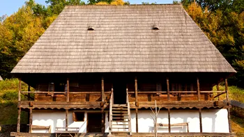 De ce aveau casele construite acum 100 de ani ferestre atât de mici în pod. Explicația este surprinzătoare