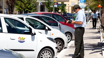 Greșeli pentru care poți rămâne fără permis de conducere în Grecia. O simplă parcare l-a lăsat pe un român fără dreptul de a conduce timp de două luni