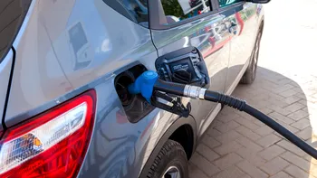 Noua formulă prin care statul vrea să țină sub control prețul carburanților. Cum va funcționa acciza dinamică