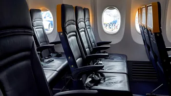 Un geam al unui avion s-a spart în zbor spre Munchen, iar un pasager ar fi fost tras parțial în afară. Ce trebuie să faci dacă apare o depresurizare, primele secunde sunt esenţiale