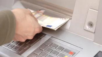 Greșeala pe care o fac mulți români când depun bani la bancomat. Cum poți ajunge uşor în atenția ANAF