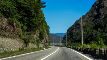 Despăgubiri după accidente provocate de căderi de pietre. Cine poate fi tras la răspundere. Specialiștii și CNAIR se contrazic
