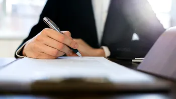 Ce se întâmplă dacă nu faci succesiunea după moartea părinților. Problema care apare la vânzarea casei